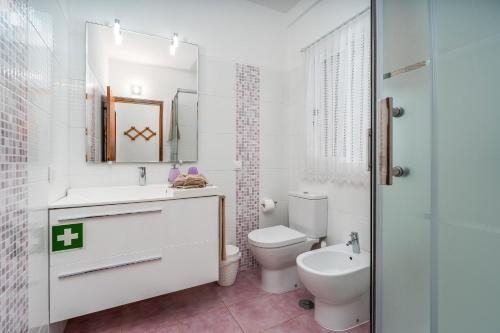 Ένα μπάνιο στο Villa Raposo