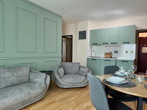 Golden Hermes Apartments