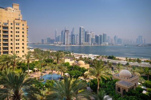 Luxury Fairmont Palm - Beach Access & Sea View