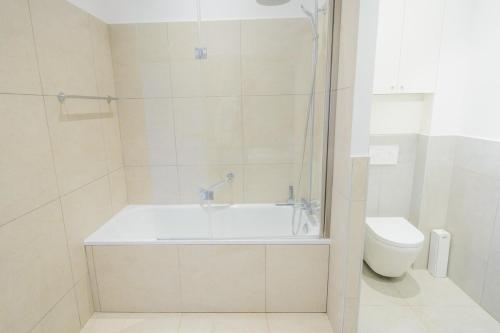 Ένα μπάνιο στο Très bel hôtel particulier en plein cœur de village