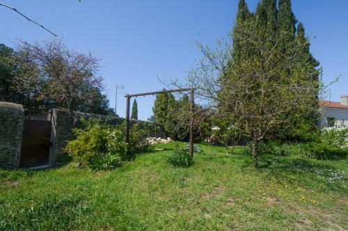 Κήπος έξω από το Très bel hôtel particulier en plein cœur de village