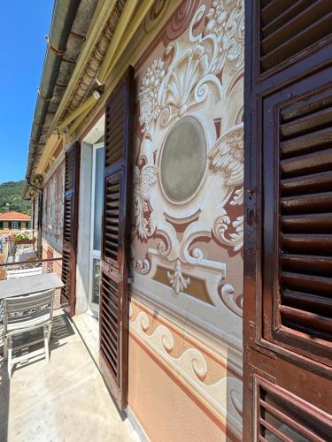 a building with a wooden door and a table on a patio at La casa di sotto by PortofinoVacanze in Camogli