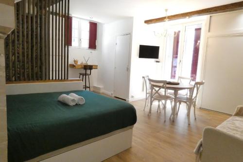 petit chateau rouge - Hypercentre - rénové