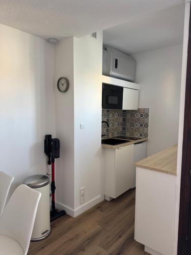 Køkken eller tekøkken på Appartement Confort-Terrasse-Parking-Wifi-Cap d'agde