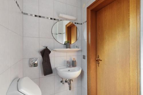 Ένα μπάνιο στο Ferienwohnung am Hügel