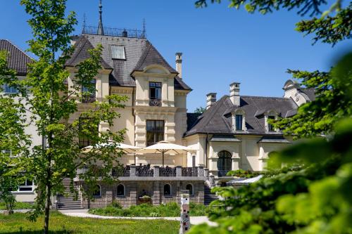 a large house with a porch in front of it at Johannes Schlössl - Gästehaus der Pallottiner am Mönchsberg in Salzburg