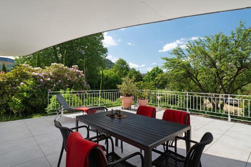 a patio with a table and chairs on a balcony at Ferien Am Weinberg in Kappelrodeck
