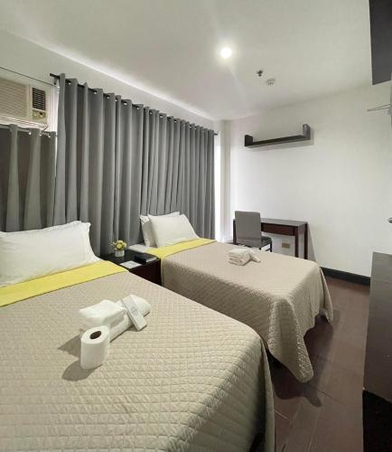 Una cama o camas en una habitación de Miran Hotel