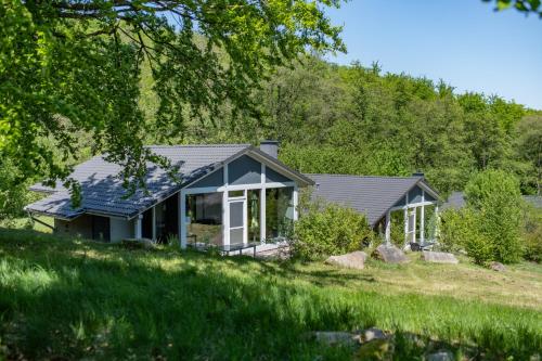 a house in the middle of a field at 2 bis 4 Personen F1H3 in Ruhla