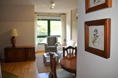 Χώρος καθιστικού στο Argualas - Triplex con piscina - By CARDI Suites