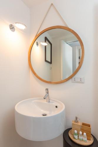 Ένα μπάνιο στο P Terrace Exclusive Apartment - Lake View With Terrace - Free Parking