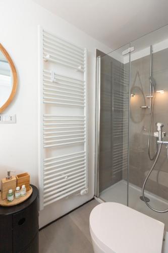P Terrace Exclusive Apartment - Lake View With Terrace - Free Parking photo 3