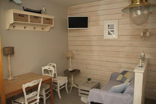 a living room with a couch and a table at Studio littoral à Wavrechain in Wavrechain-sous-Faulx
