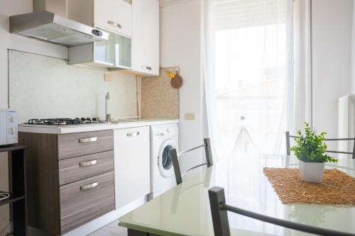 Una cocina o zona de cocina en Residence Rimini Mare