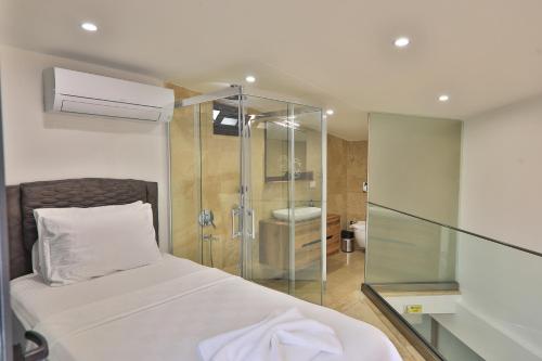 Ένα μπάνιο στο Ultra Lux Villa