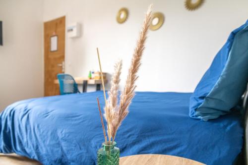 Una cama o camas en una habitación de SV2A-Location