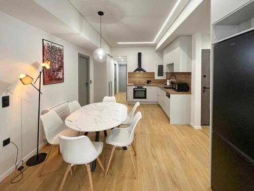 3BR Modern & Spacious apt