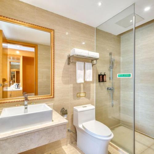 a bathroom with a toilet and a sink and a shower at Vienna 3 Best Hotel Fuzhou Fuma Road Ziyang in Fuzhou