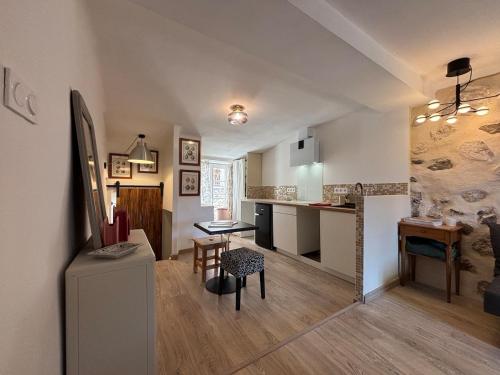Dapur atau dapur kecil di Apartment, panoramic view near Monaco and Nice