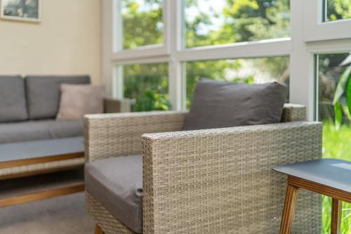Ruang duduk di Modern House "Brick Lane" with Terrace and Wintergarden - LOFTIGO