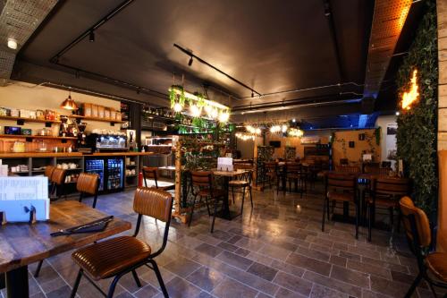 a restaurant with tables and chairs in a room at Rock Mill 1 Bed Apartment 32 in Stoney Middleton