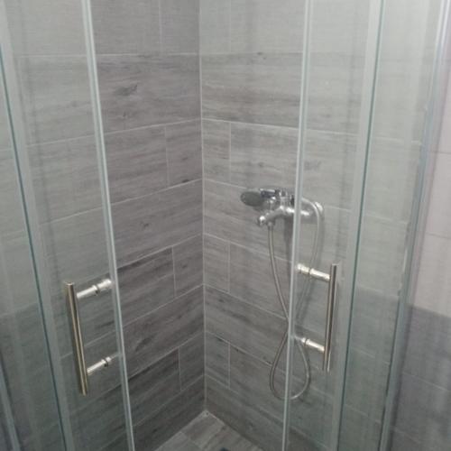 Ένα μπάνιο στο Apartments Polonia Saranda