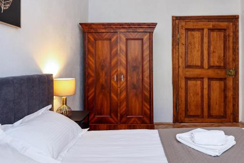 Una cama o camas en una habitación de Hirscher Apartments