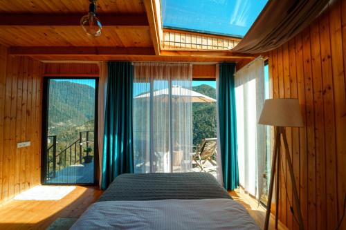 Postel nebo postele na pokoji v ubytování Lemanor lodge - Mountain cottages in Georgia