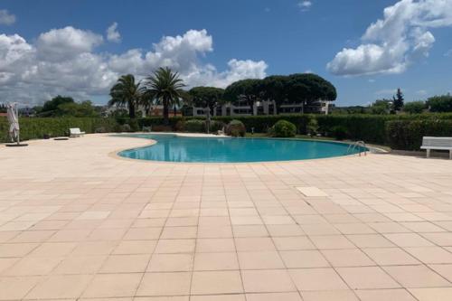 Spacious apartment with pool located in the Marina of Mandelieu