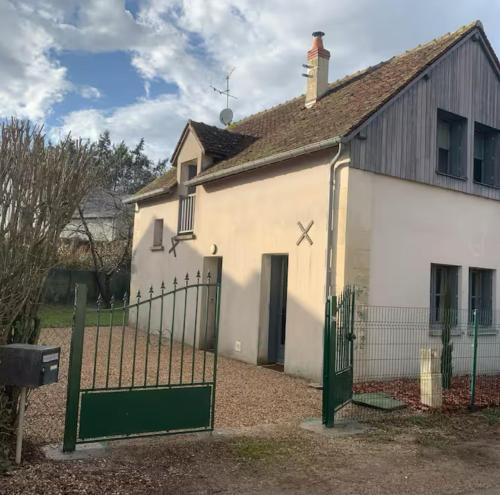 Maison tourangelle au coeur du vignoble Loire Valley