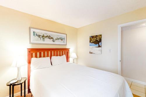 Postel nebo postele na pokoji v ubytování Island Shores 359