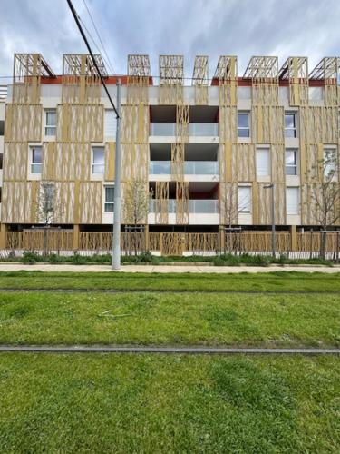 Photo de la galerie de l'établissement Room 007, Balnéothérapie et miroirs aux Beaux-Arts, à Montpellier