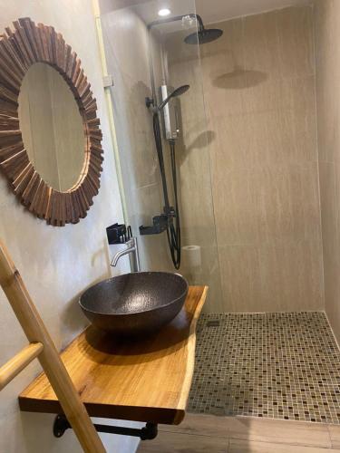 a bathroom with a black sink and a shower at Colibri Beach Resort in Chaloklum