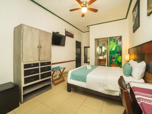 a bedroom with a bed and a ceiling fan at OYO Casa Anzures Mexico City in Mexico City