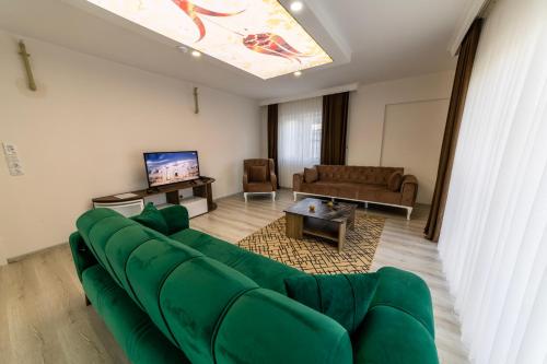 Televisyen dan/atau pusat hiburan di Belya Apart Hotel