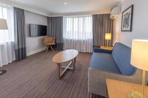 Televisyen dan/atau pusat hiburan di Oxford Belfry Hotel & Spa