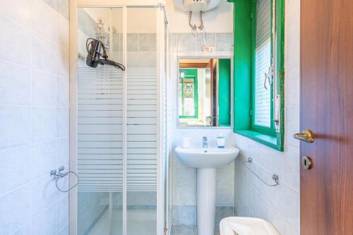 a bathroom with a sink and a shower at La quiete della campagna in Noto