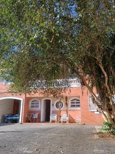 Το κτήριο όπου στεγάζεται  το δωμάτιο σε οικογενειακή κατοικία