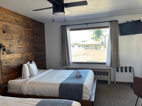 a hotel room with two beds and a window at Aqua Aire Inn & Suites in Minocqua