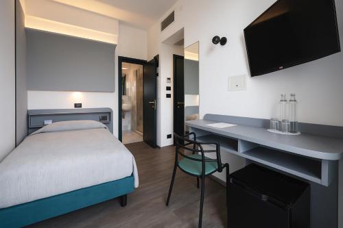 A bed or beds in a room at Hotel Ali d'Oro