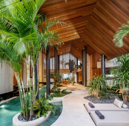 Bazén v ubytování House of Winds Complex - Stylish 12BR Design Estate - 4 Villas near Canggu nebo v jeho okolí