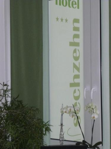 Un certificado, premio, letrero u otro documento en Hotel Sechzehn
