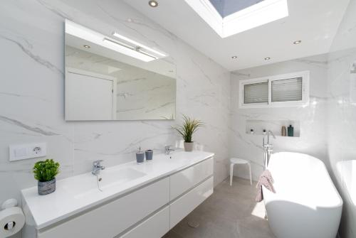 Villa Michelle - LH114 By Villas Now Ltd