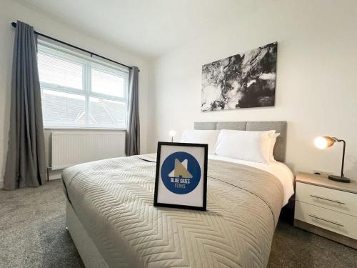 a bedroom with a bed with a picture on it at High Market Place by Blue Skies Stays in Ashington