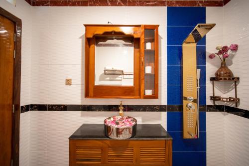Un baño de Hello One Apartment