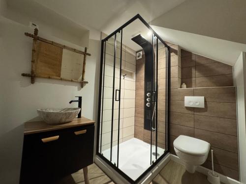 Photo de la galerie de l'établissement ROSIERE BOURG Charmante Maison 4pers, sur les hauteurs de Bourg Saint Maurice, à Bourg-Saint-Maurice