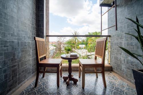 Un balcón o terraza en Hello One Apartment