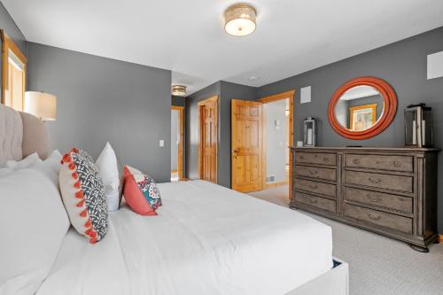 Ένα ή περισσότερα κρεβάτια σε δωμάτιο στο Maple Lake Chalet