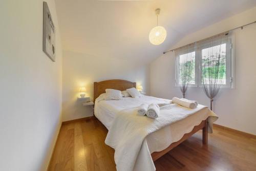 a bedroom with a bed with towels on it at Vivenda Carlota Sea View by Mth in Ribeira Brava