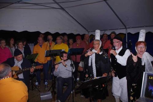 a large group of people in a tent with instruments at ZEcamping 3 étoiles animaux acceptés piscine chauffée restaurant et soirées in Huelgoat